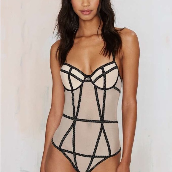 💕😍NASTY GAL BOND GIRL BODYSUIT😍💕 - Picture 5 of 5